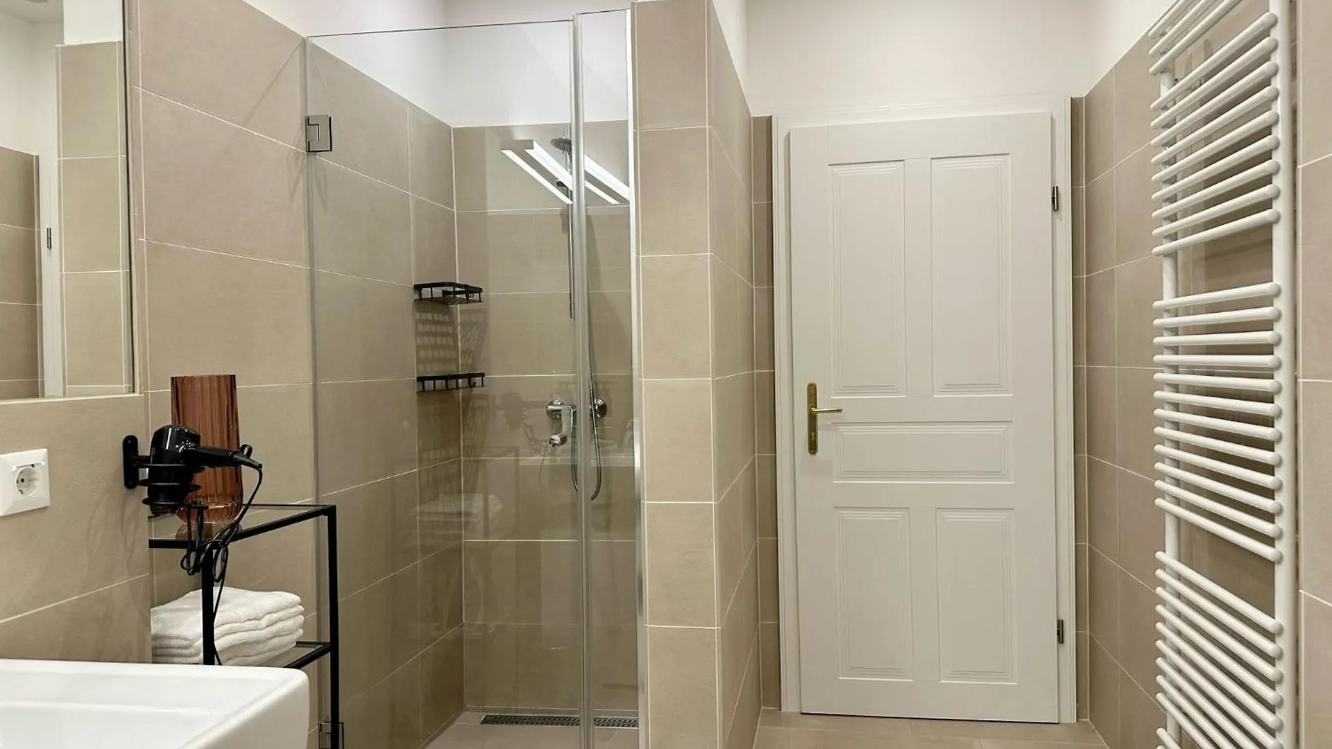 Designer Apartment Near Main Station Vienna